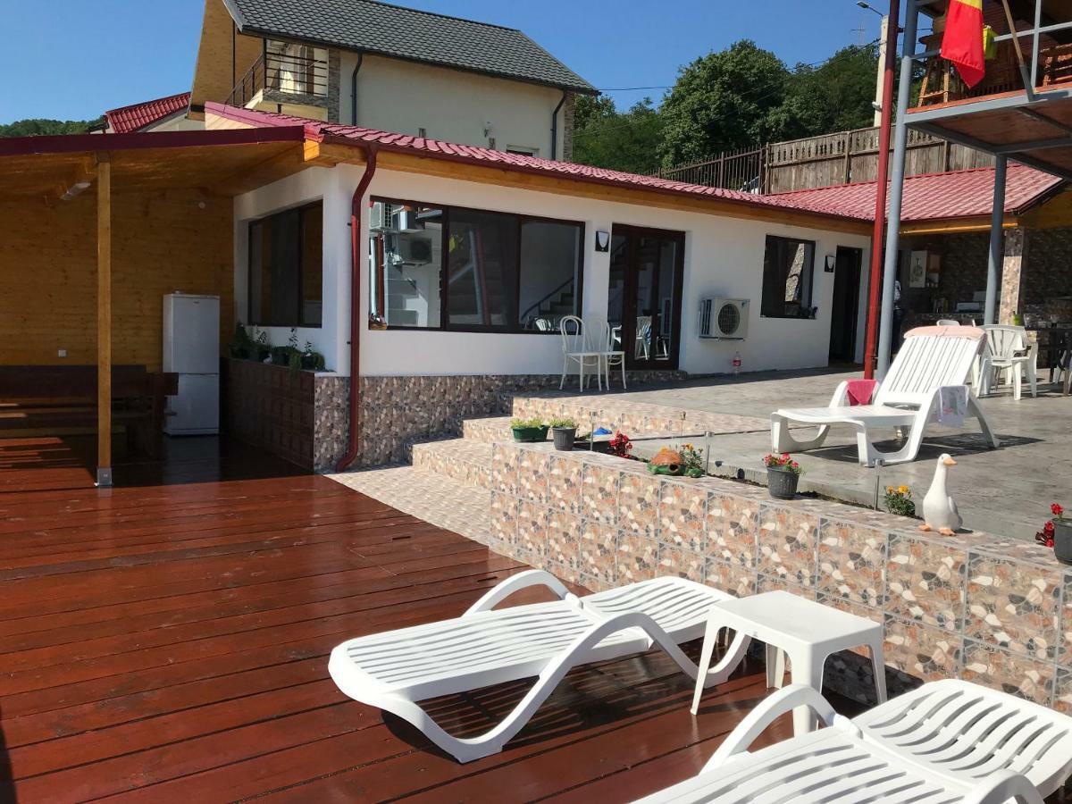 Vila Cristiane Hotel Ieşelniţa Kültér fotó